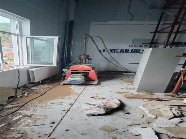 雨城地基基础下沉墙体裂缝加固注浆顶升施工