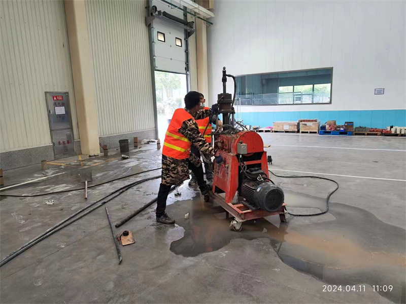 雨城厂房地面下沉塌陷注浆加固施工